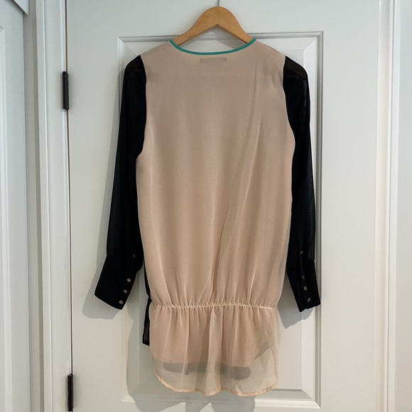 Women’s BCBG XS Tunic - Picture 3 of 3